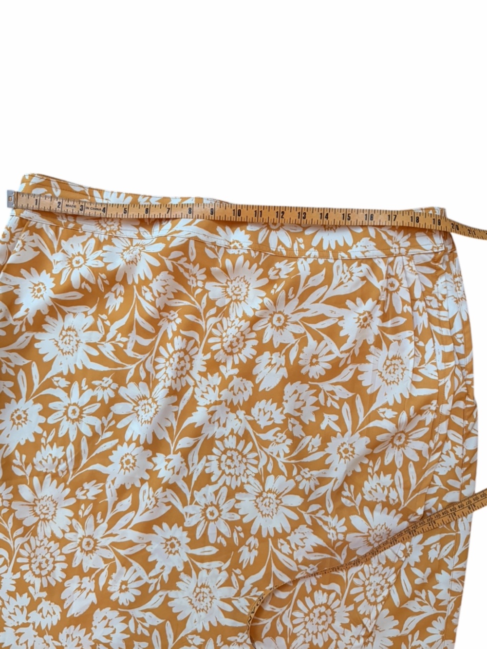 NEW Ripskirt Hawaii Saffron Sun Gold and White Floral Print Wrap Skirt XXL - Picture 8 of 10